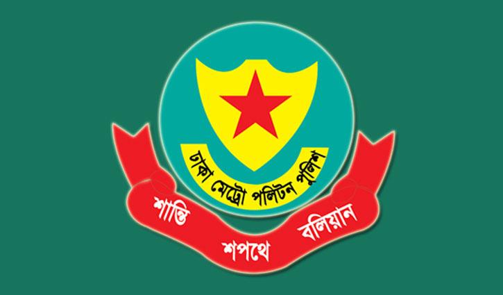 ছাত্রের মুখ চেপে ধরার ছবি কি আসল, যা বলছে ডিএমপি