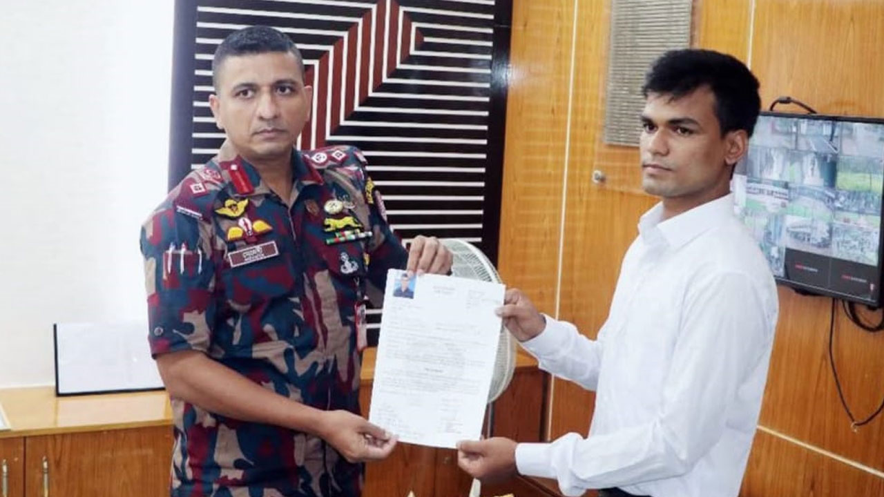 ফেলানীর ভাই এখন দেশের সেবক: কাঁটাতারের বেদনা মুছে বিজিবিতে আরফানের পথচলা