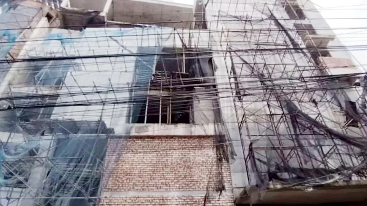 যশোরে নির্মাণাধীন ভবন ধসে ৩ জনের মৃত্যু